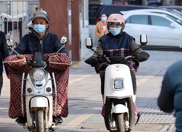 老年人無(wú)駕照怎么辦？這5種電動(dòng)車(chē)上路不查、老年人可以笑了(圖2)