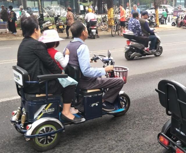 老年人無(wú)駕照怎么辦？這5種電動(dòng)車(chē)上路不查、老年人可以笑了(圖7)
